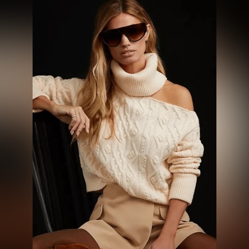 PAIGE RAUNDI CROPPED CABLE KNIT SWEATER WITH COLD SHOULDER   NWT